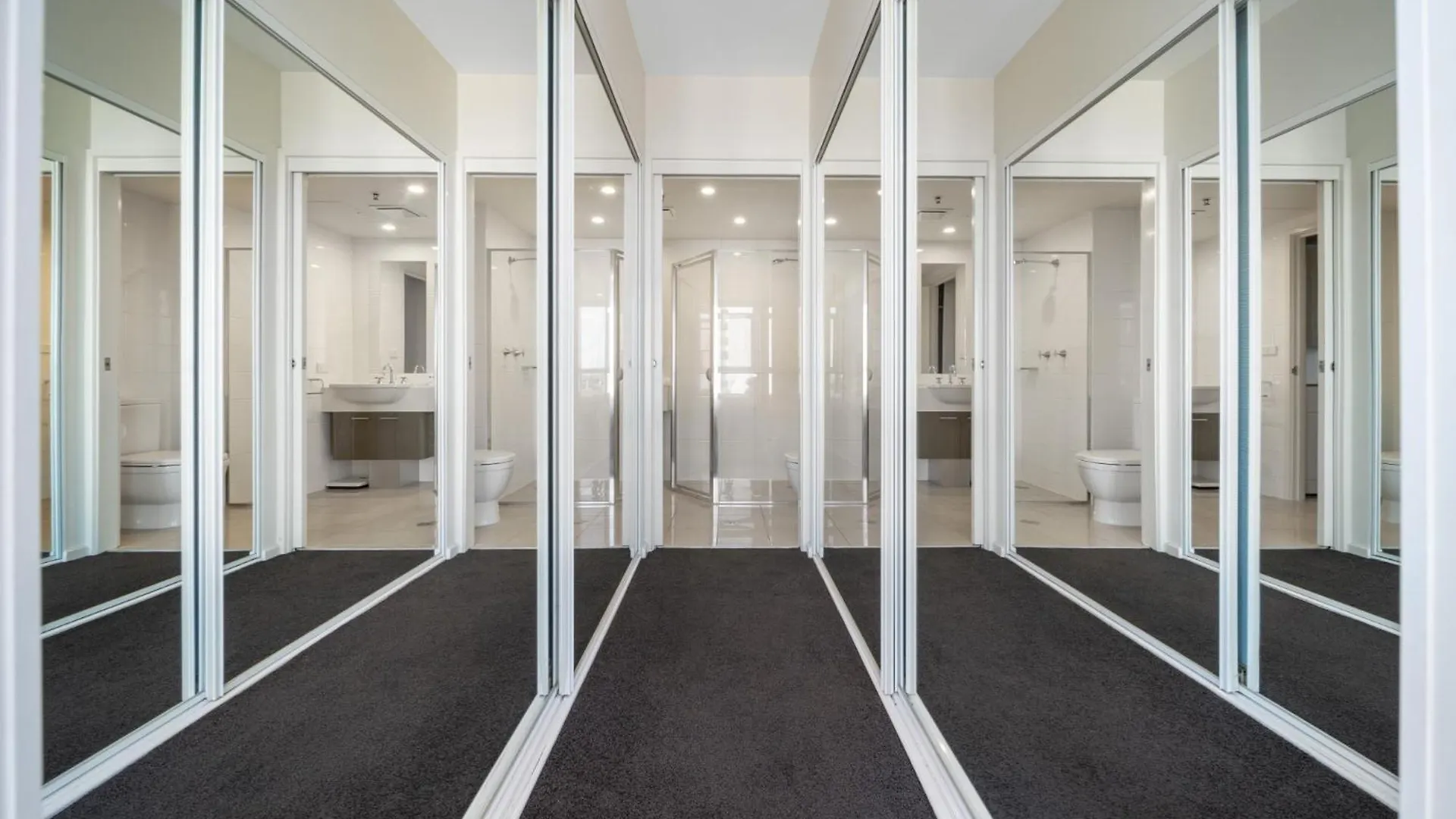 Glorious Central Canberra 1-Bed With Pool & Sauna 0*,